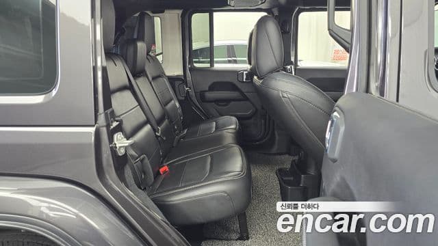 Jeep Wrangler 2021 — Photo 8/20