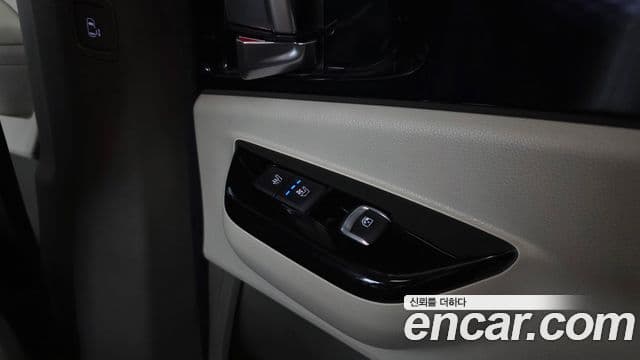 Kia Carnival 2021 — Фото 19/20