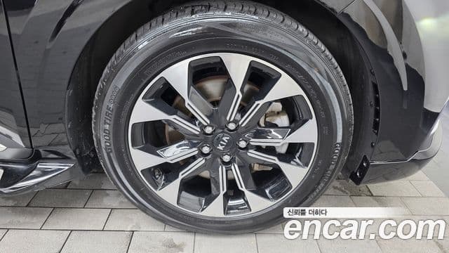 Kia Carnival 2021 — Photo 17/37