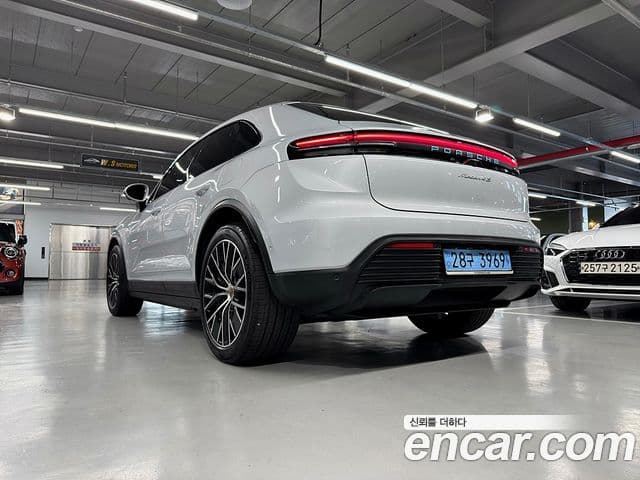 Porsche Macan EV 2025 — ფოტო 6/20
