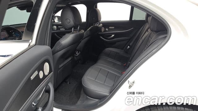 Mercedes-Benz E-Class 2022 — Фото 11/20