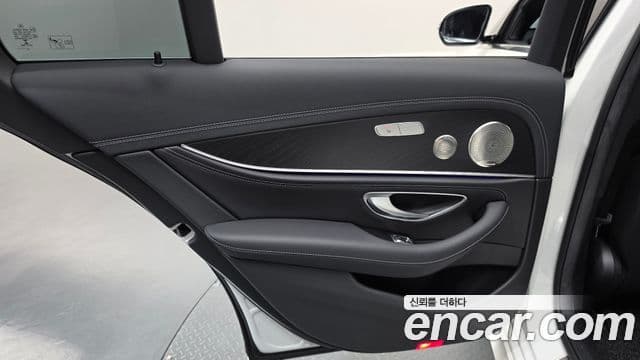 Mercedes-Benz E-Class 2022 — ფოტო 21/33