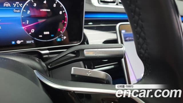 Mercedes-Benz S-Class 2024 — Photo 17/38