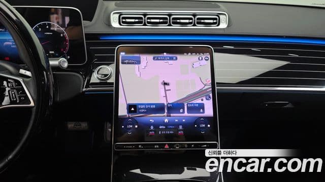 Mercedes-Benz S-Class 2024 — Photo 16/38