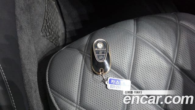 Mercedes-Benz S-Class 2024 — Photo 33/38