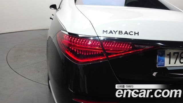Mercedes-Benz S-Class 2024 — Photo 37/38