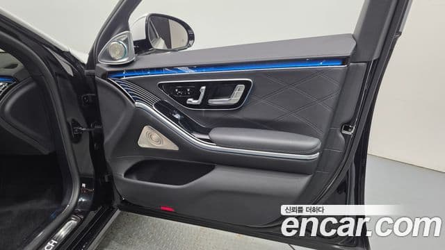 Mercedes-Benz S-Class 2024 — Photo 18/38