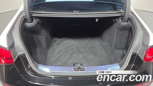 Mercedes-Benz S-Class 2024 — Photo 35/38