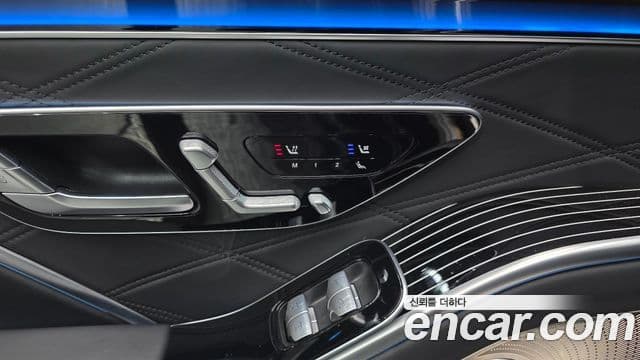 Mercedes-Benz S-Class 2024 — Photo 8/38