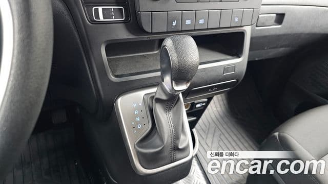 Hyundai Staria 2022 — Şəkil 18/31