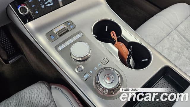 Genesis GV70 2025 — Photo 32/33