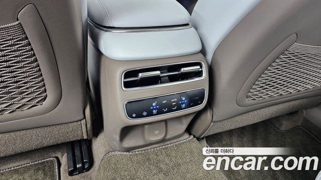 Genesis GV70 2025 — Photo 25/33