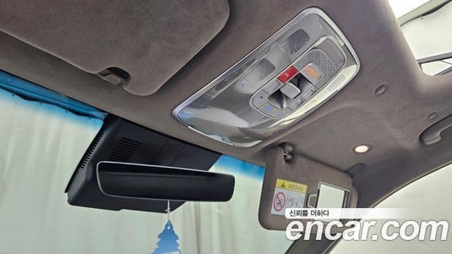 Genesis GV70 2025 — Photo 28/33