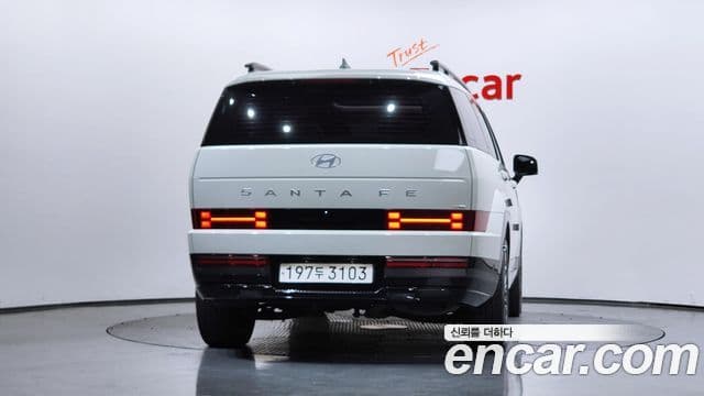 Hyundai Santa Fe 2023 — Photo 1/38