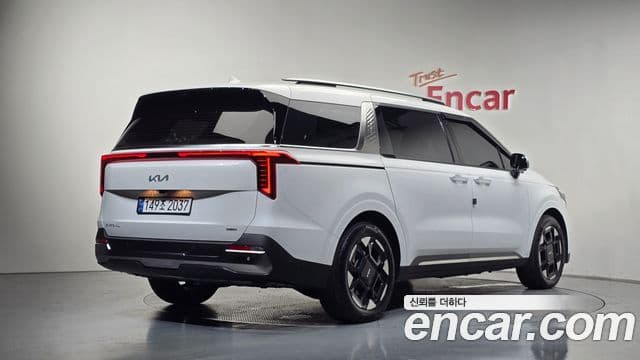 Kia Carnival 2024 — ფოტო 19/20