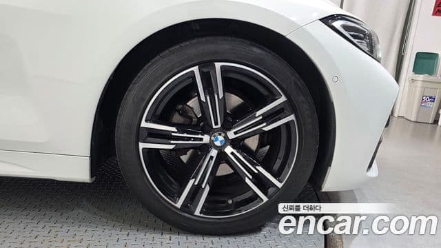 BMW 4 Series 2022 — Şəkil 26/30