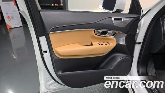 Volvo XC90 2021 — Şəkil 28/30