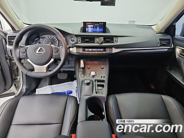 Lexus CT200h 2020 — ფოტო 14/20
