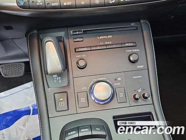 Lexus CT200h 2020 — ფოტო 12/20