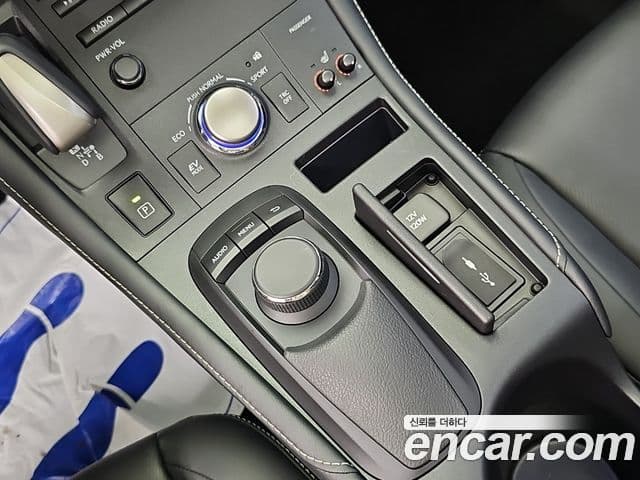 Lexus CT200h 2020 — ფოტო 7/20