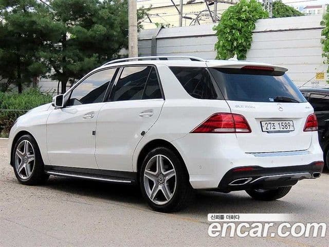 Mercedes-Benz GLE-Class 2018 — Photo 10/20
