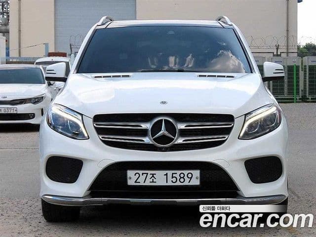Mercedes-Benz GLE-Class 2018 — Photo 18/20