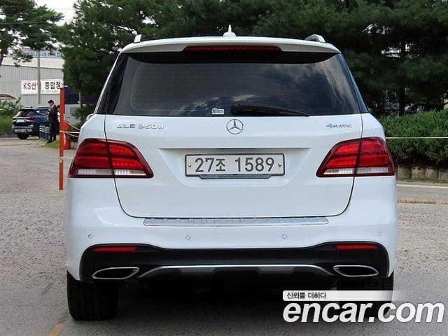 Mercedes-Benz GLE-Class 2018 — Photo 9/20