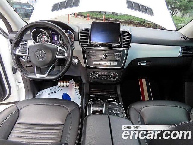 Mercedes-Benz GLE-Class 2018 — Photo 6/20