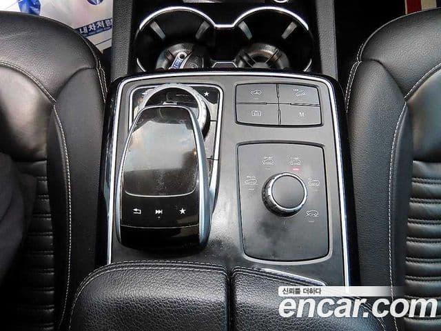Mercedes-Benz GLE-Class 2018 — Photo 19/20