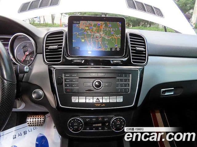 Mercedes-Benz GLE-Class 2018 — Photo 11/20