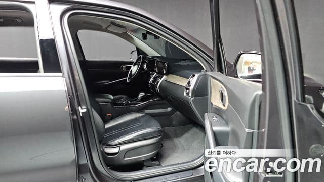 Kia Sorento 2023 — Фото 18/20