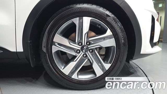 Kia Sorento 2020 — ფოტო 27/33