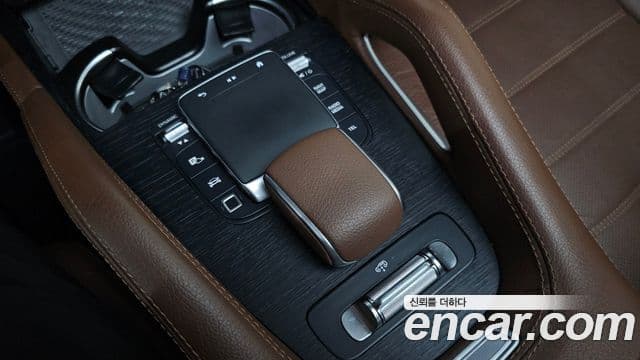 Mercedes-Benz GLE-Class 2025 — Photo 18/36