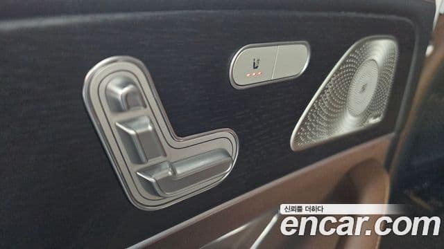 Mercedes-Benz GLE-Class 2025 — Photo 13/36