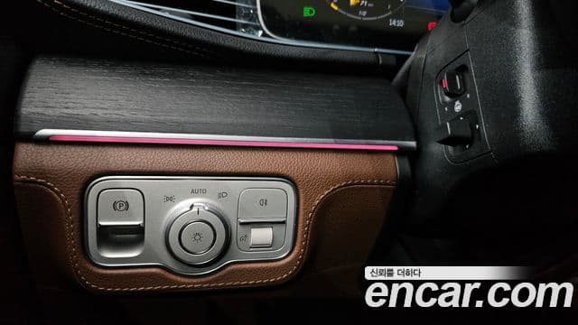 Mercedes-Benz GLE-Class 2025 — Photo 12/36