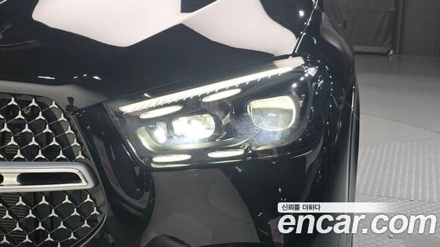 Mercedes-Benz GLE-Class 2025 — Photo 29/36