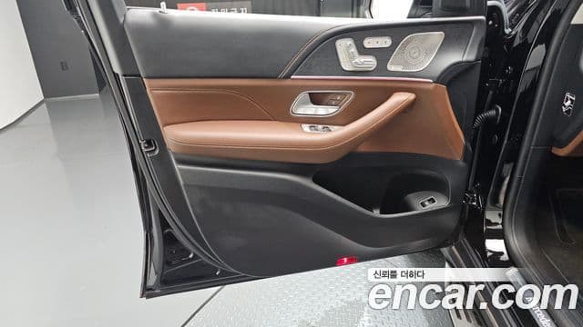 Mercedes-Benz GLE-Class 2025 — Photo 22/36