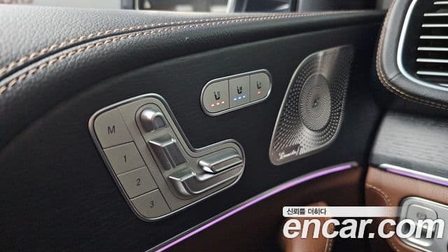 Mercedes-Benz GLE-Class 2025 — Photo 19/36