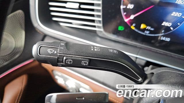 Mercedes-Benz GLE-Class 2025 — Photo 9/36