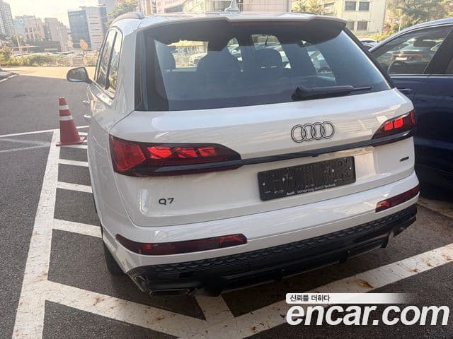 Audi Q7 2026 — Şəkil 1/10