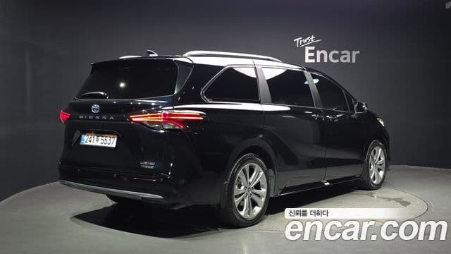 Toyota Sienna 2024 — Şəkil 34/37