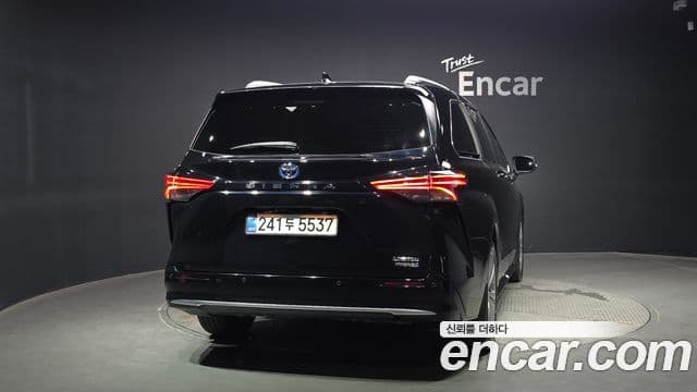 Toyota Sienna 2024 — Şəkil 31/37