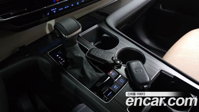 Toyota Sienna 2024 — Şəkil 24/37
