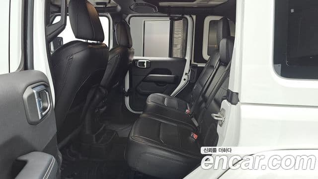 Jeep Wrangler 2021 — Şəkil 9/20