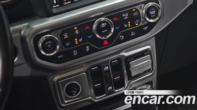 Jeep Wrangler 2021 — Şəkil 18/20