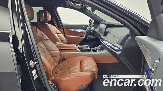 BMW 7 Series 2023 — Photo 26/35
