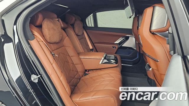 BMW 7 Series 2023 — Photo 7/35
