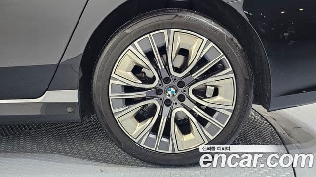 BMW 7 Series 2023 — Photo 8/35