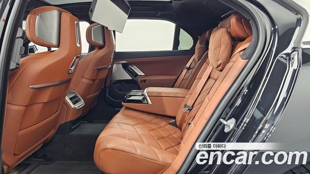 BMW 7 Series 2023 — Photo 34/35