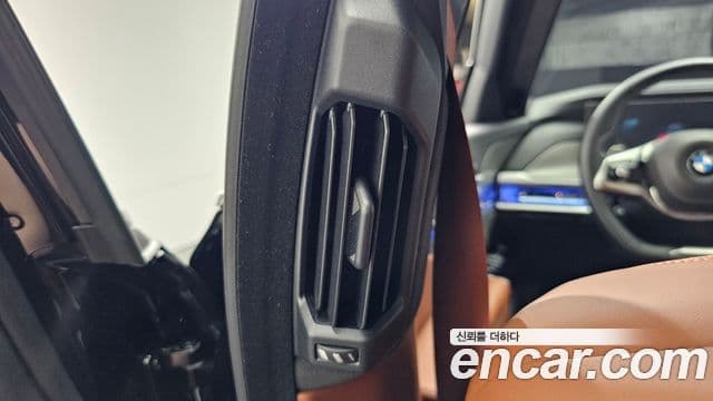 BMW 7 Series 2023 — Photo 9/35